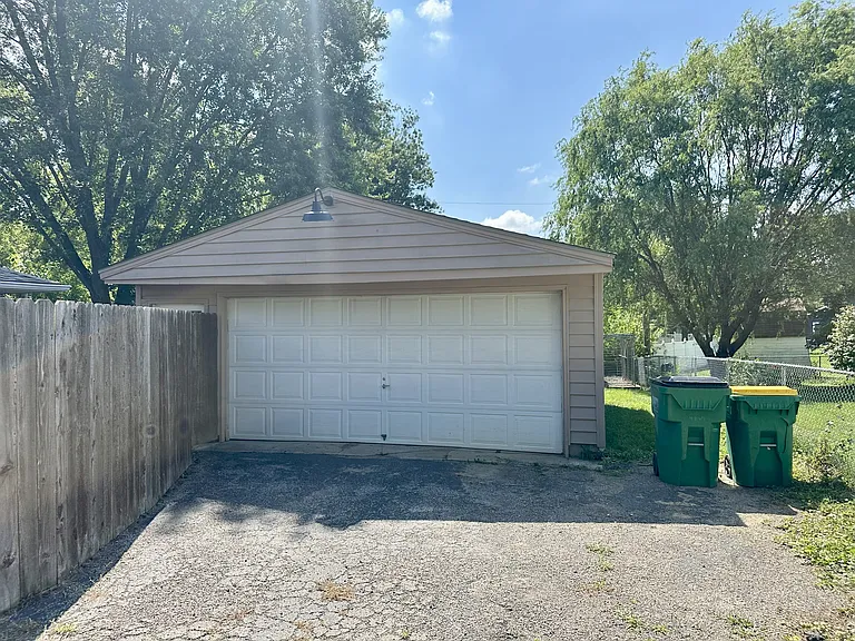 227 Creekwood Dr — Photo 17
