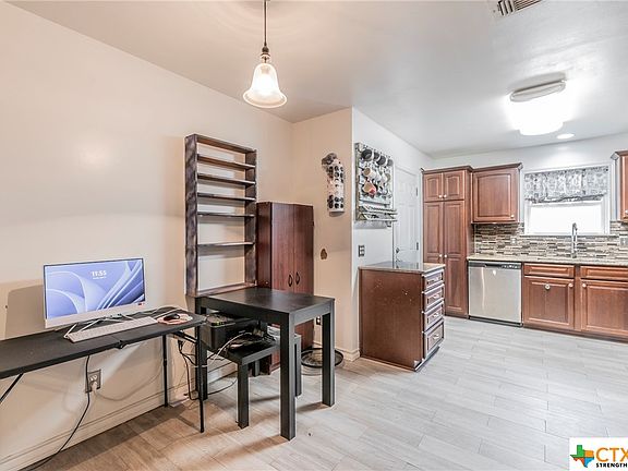4th image of 2110 Schwertner Dr