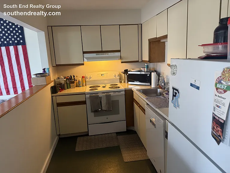 483 E Broadway #6 — Photo 2