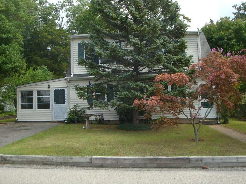 1st image of 28 East Dr