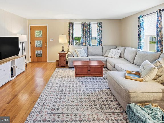 4th image of 1122 Galbraith Ave