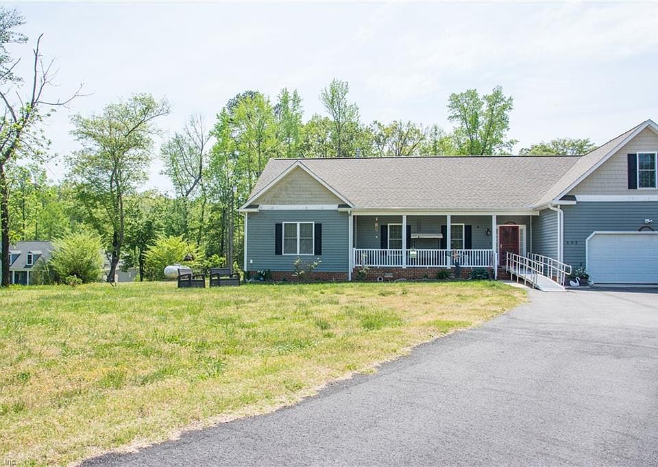 1st image of 403 Oaktree Rd