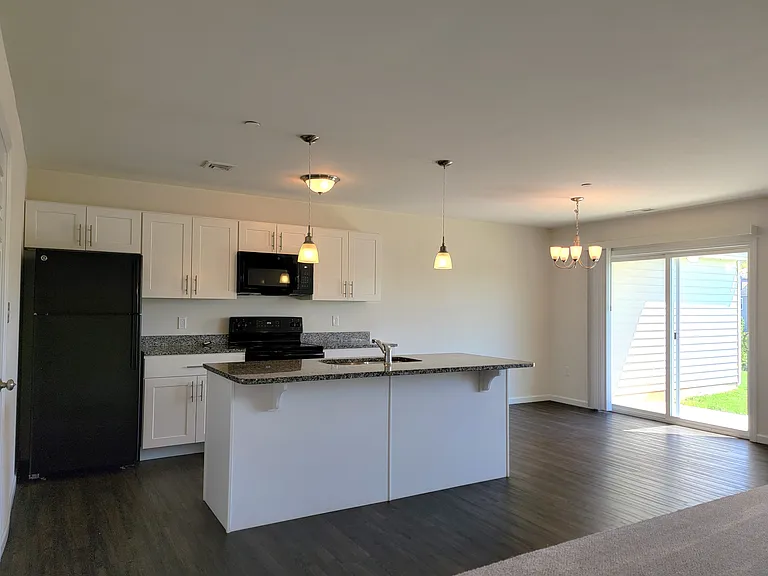 68 Rollins Ln — Photo 3