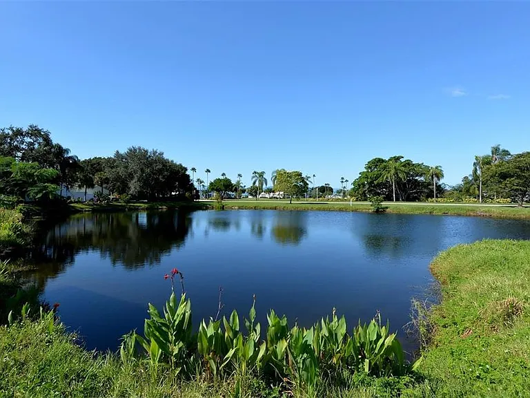 923 Sandpiper Cir #923 — Photo 40