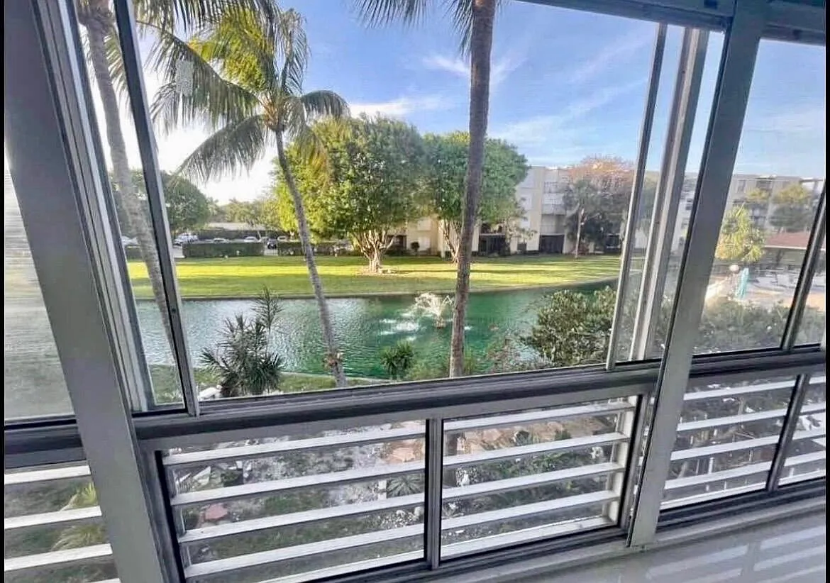 2 bed, 2.0 bath, 1095 sqft, $2,300 — Photo 1