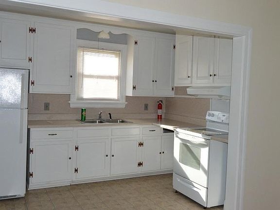 3rd image of 7350 Luck Ave