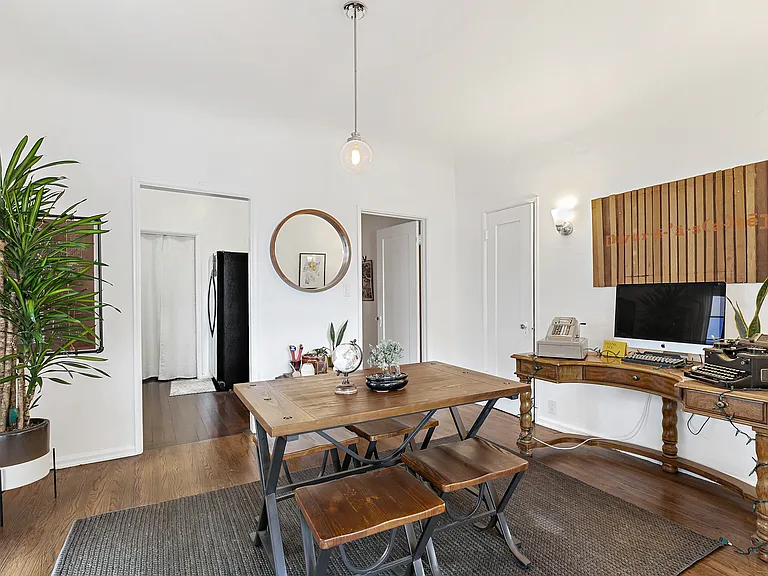 1219 Gordon St #1 — Photo 7