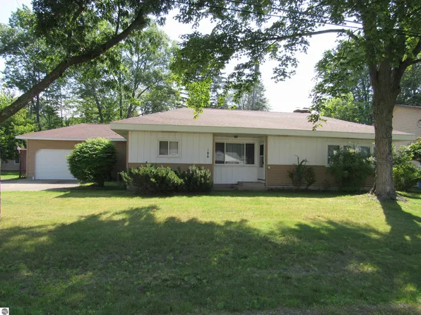108 Emery St, East Tawas, MI 48730