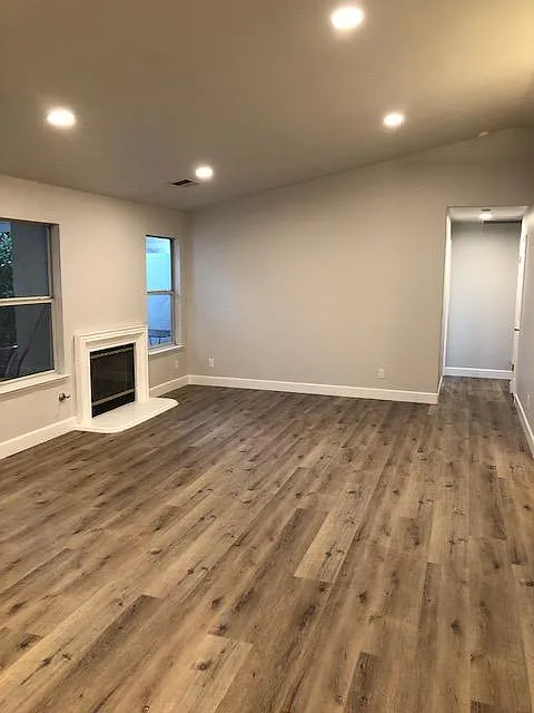 473 W Julia Way — Photo 1