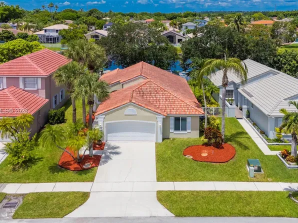 2006 NW 182nd Ave, Pembroke Pines, FL 33029