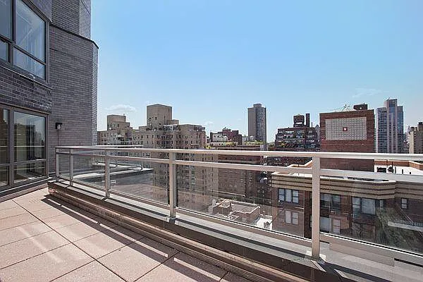 Rented by Siderow Residential Group | media 6