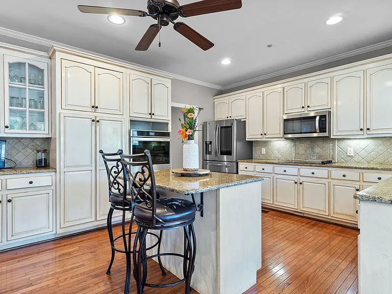 1210 Auxford Ave — Photo 10