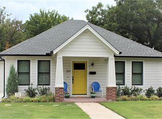 317 E Franklin St, Grapevine, TX 76051