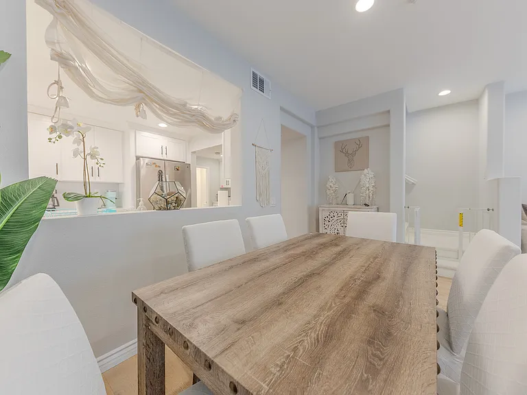 628 E Walnut St — Photo 6