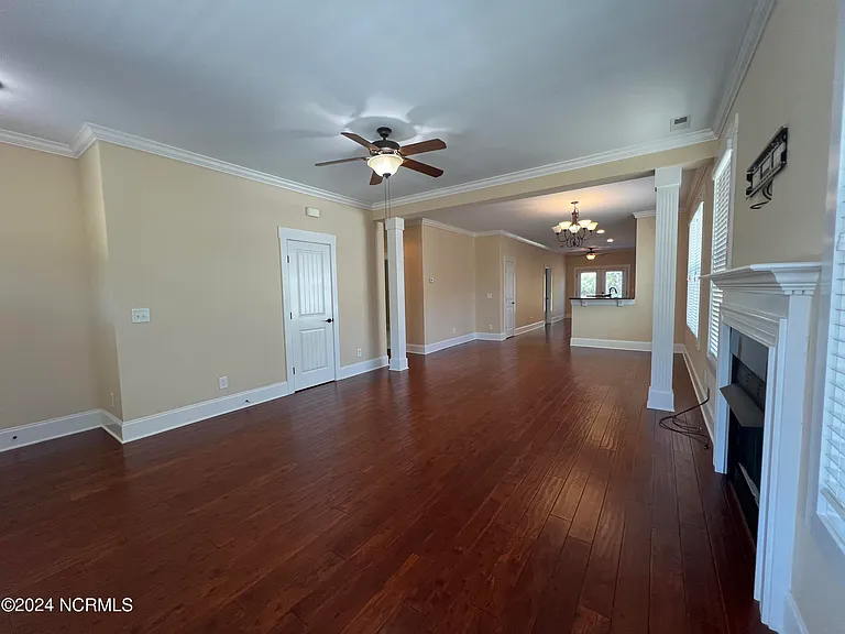 1211 Daisy Ct — Photo 5