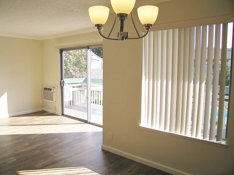 Live Oak Apartments — Photo 137