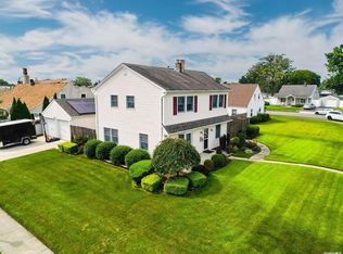 9 Ridge Ln, Levittown, NY 11756