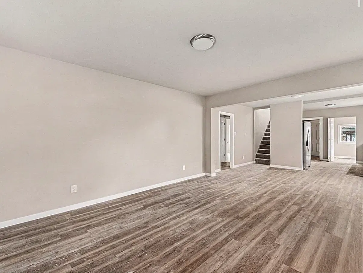 4 bed, 1084 sqft, $2,495 — Photo 3