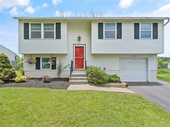 7749 New Hope W, Liverpool, NY 13090