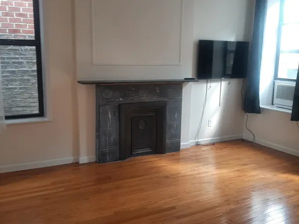 401 East 82nd Street image 1 of 16