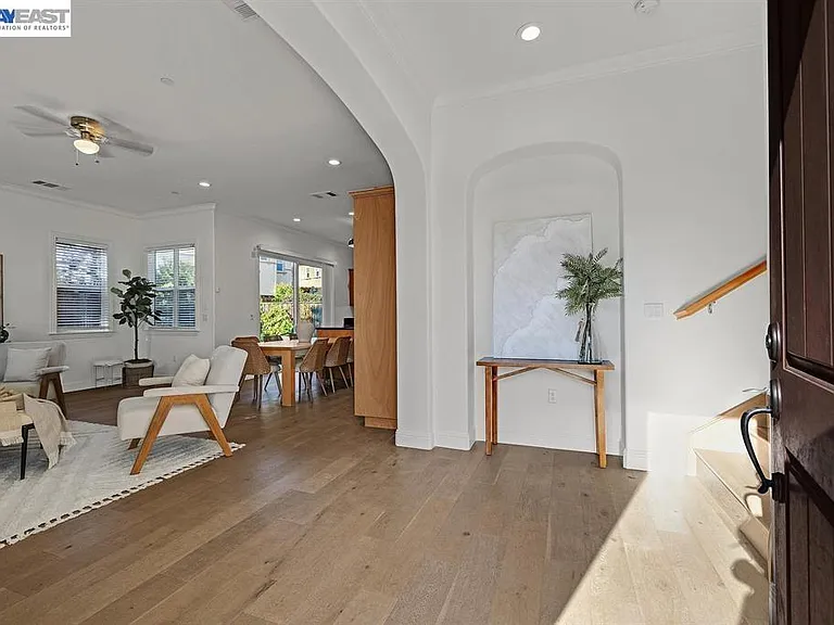 6180 Alpine Blue Dr — Photo 2