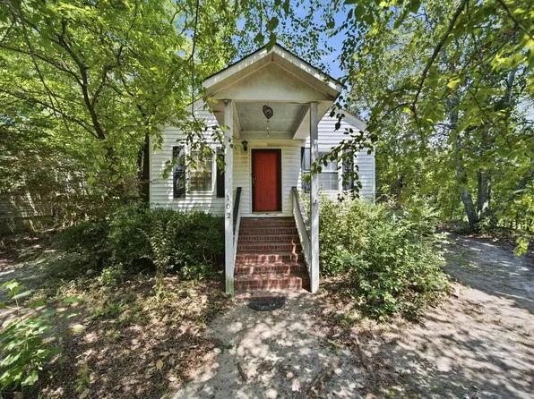 102 Desaussure St, Camden, SC 29020