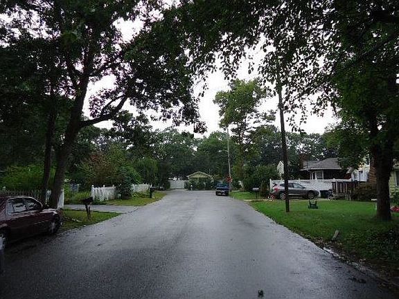 4th image of 19 Flower Ave