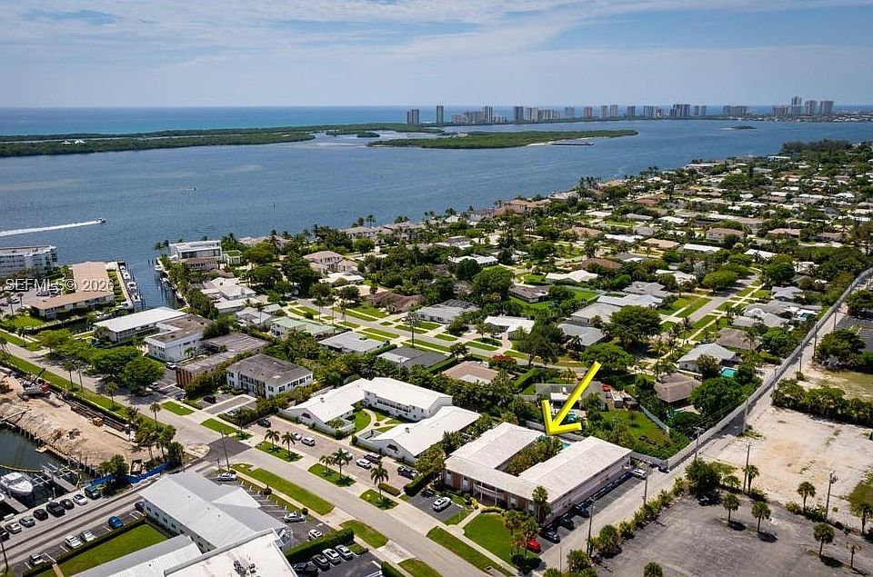 1st image of 148 Yacht Club Dr APT 10