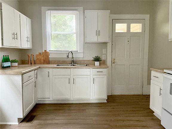5th image of 504 Caughlin Ave