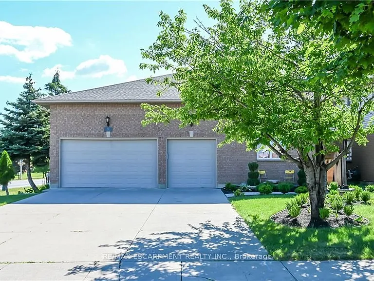 296 Winterberry Dr #LOWER — Photo 3