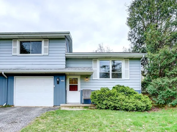 2417 White Oak Trl, Oregon, WI 53575