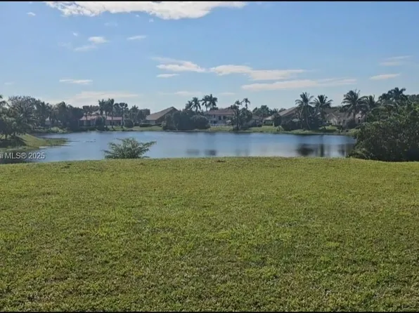 8280 NW 43rd St, Pompano Beach, FL 33065