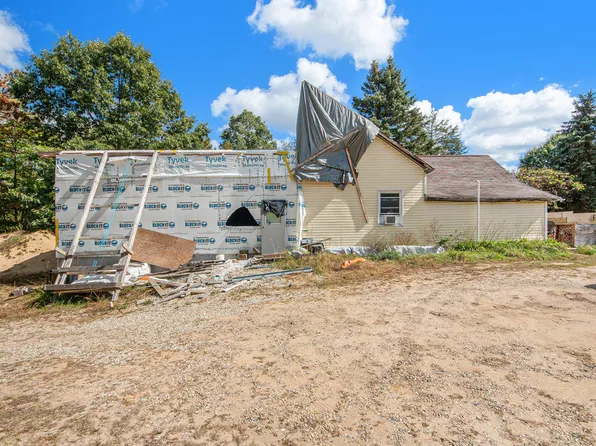 5188 21 Mile Rd, Sand Lake, MI 49343