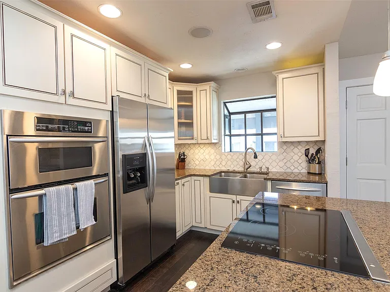 2410 Enfield Rd #10 — Photo 17