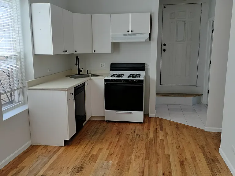1128 N Winchester Ave #1AR — Photo 2