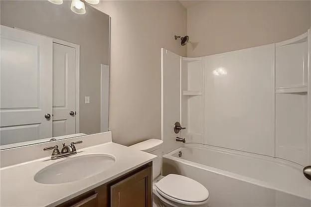 6811 Lancaster Xing — Photo 17