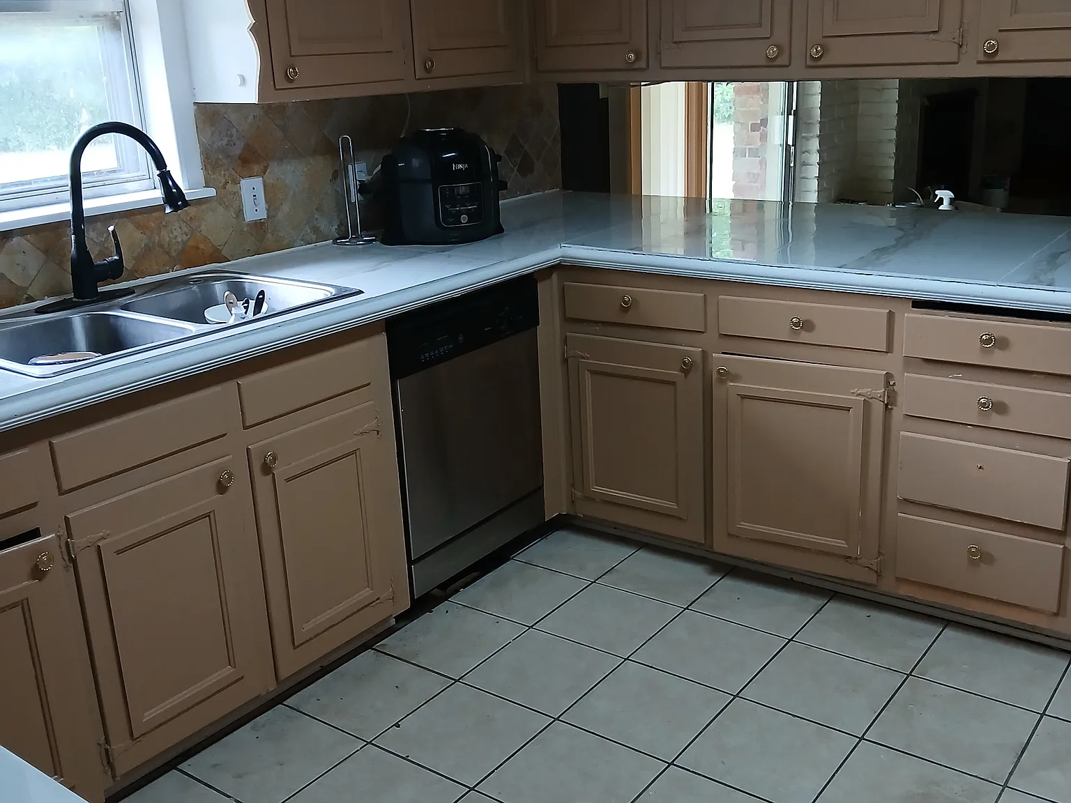 3 bed, 1713 sqft, $2,095 — Photo 1