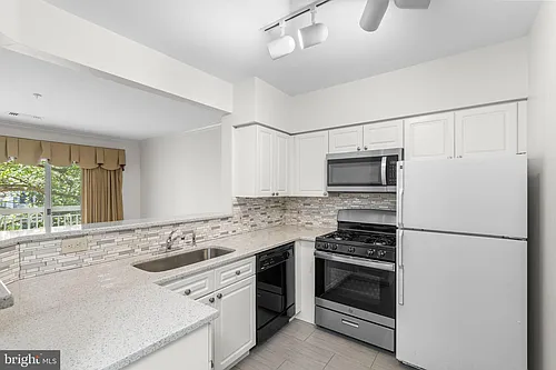 12915 Alton Sq #213 Photo 1