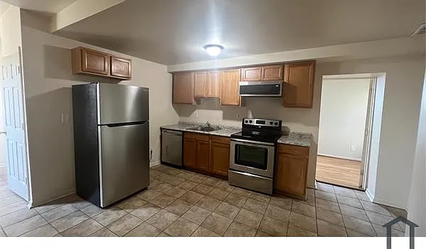 2 bed, $1,300 — Photo 1