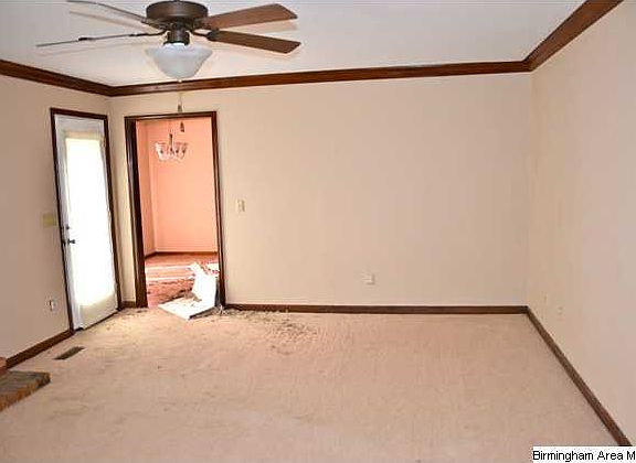 2nd image of 1017 Parkwood Cir