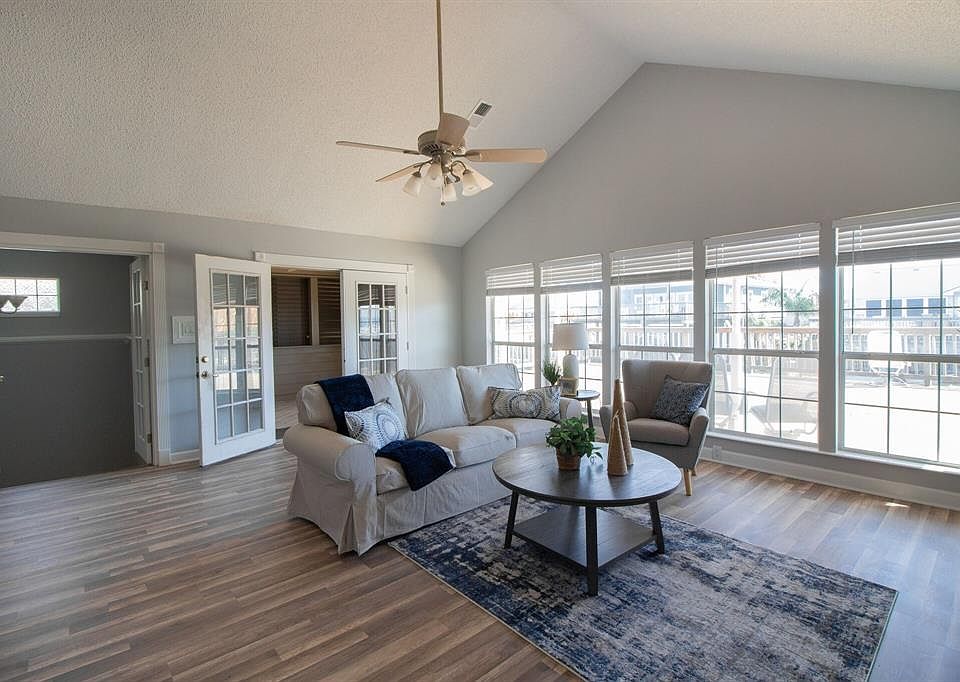 New paint, new floors, new blinds....living room is HUGE.....