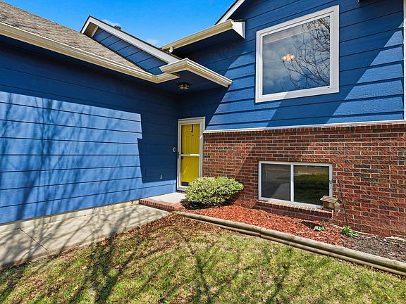 3rd image of 4044 Farmstead St