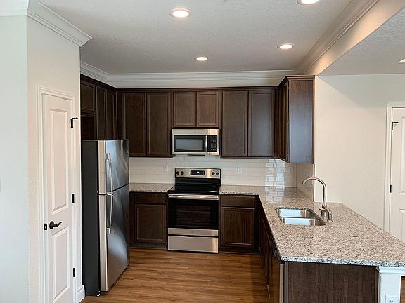 4th image of 10334 Lynnwood Br #101