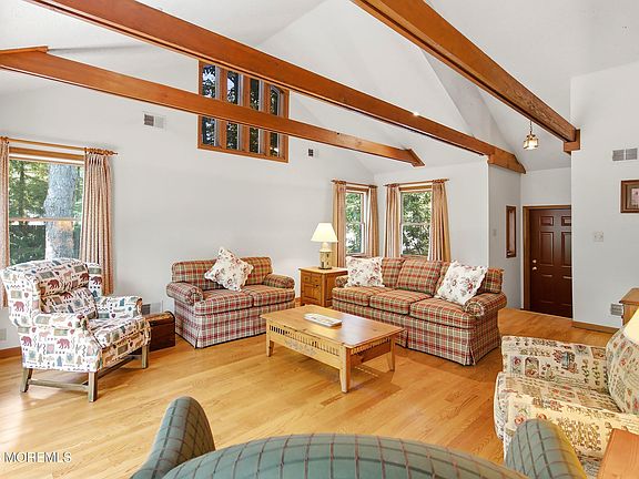 3rd image of 34 Laurelwyck Drive