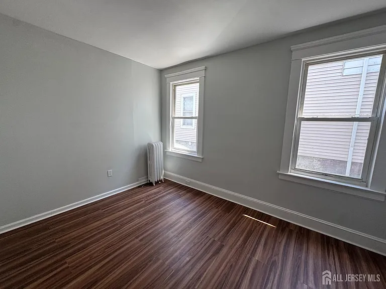 266 Sandford St — Photo 7