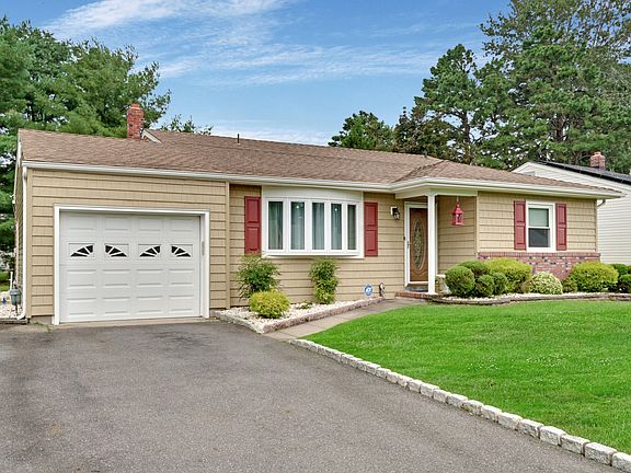 3rd image of 19 Beaverbrook Dr