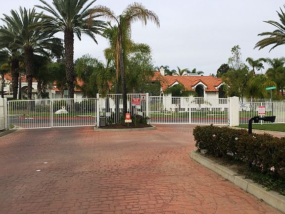 3rd image of 232 Camino Cortina