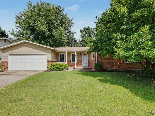 149 Hunters Rdg, Saint Charles, MO 63301