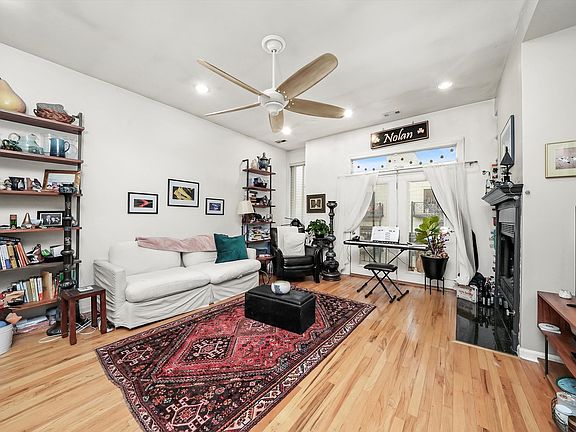5th image of 3755 N Wilton Ave APT 3NW
