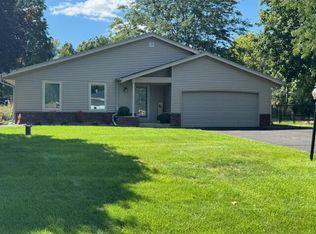 239 S Sunflower Ct, Oconomowoc, WI 53066